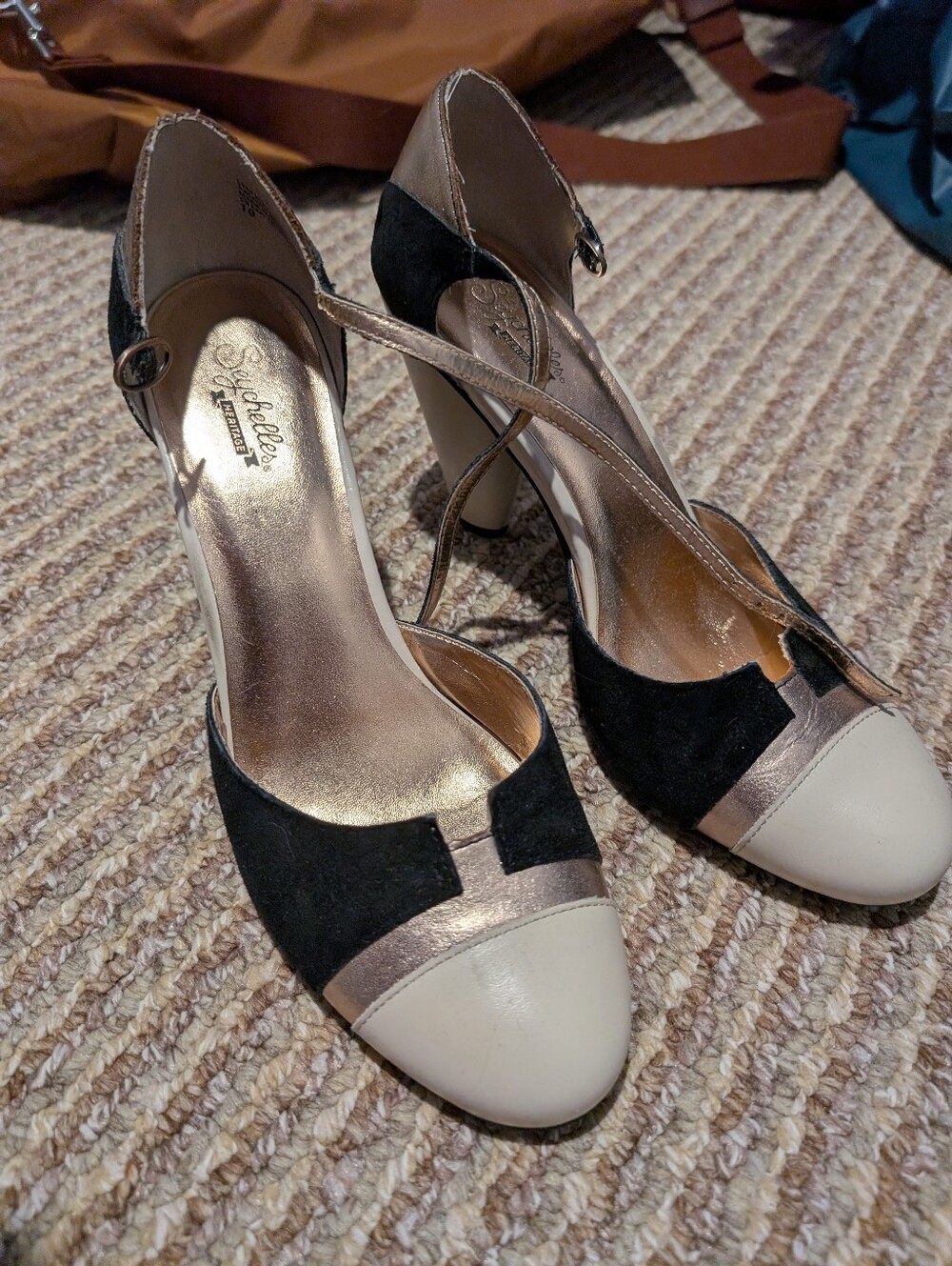 ✨MOVING SALE THIS WEEK ONLY✨ Seychelles Black, Cream & Metallic Strap Heels